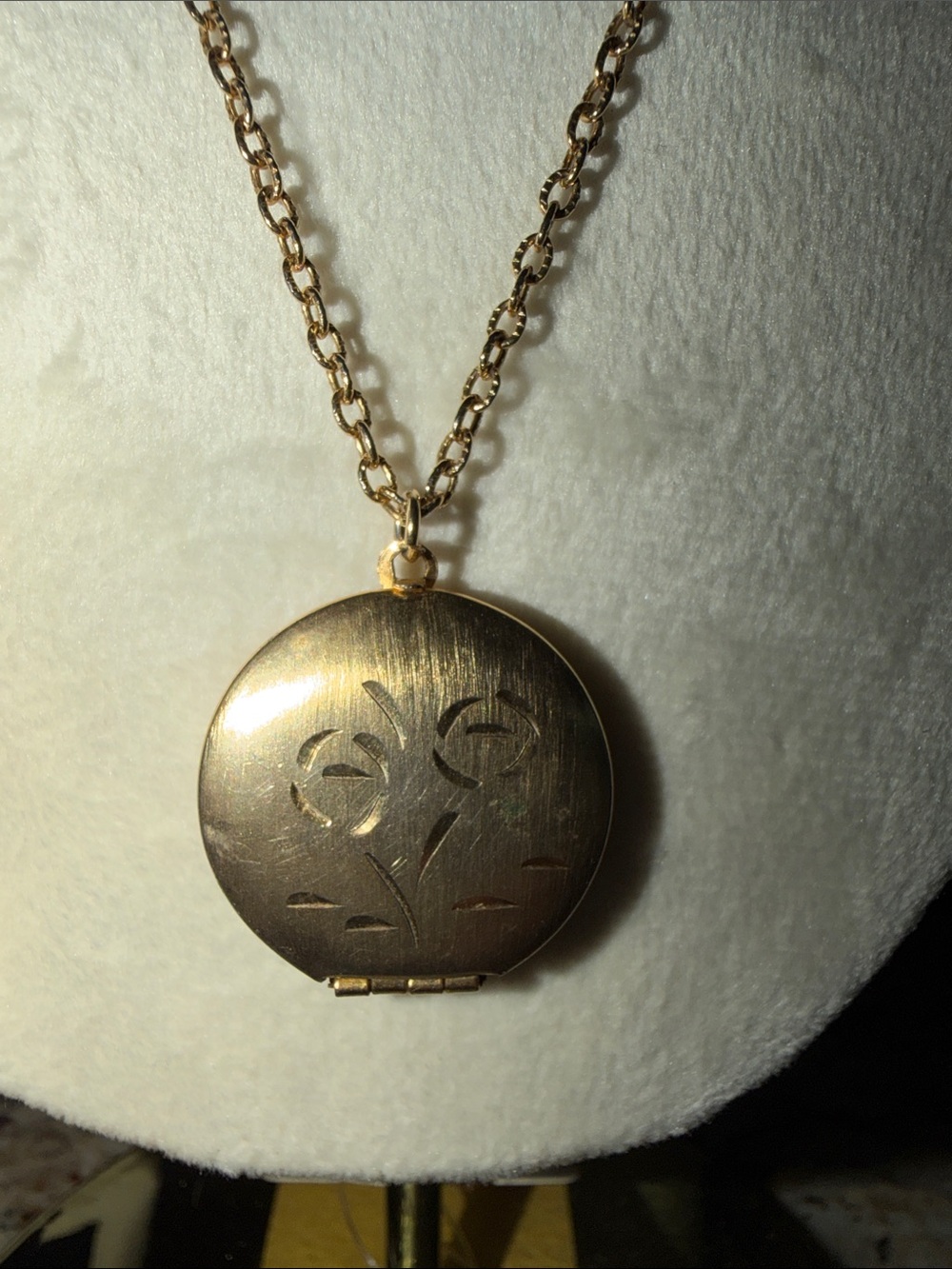 14kt Gold Floral Locket Pendant Necklace